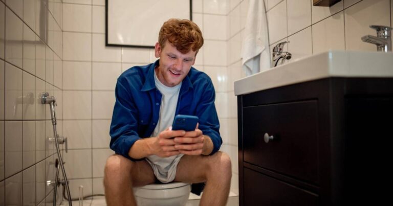 1200x630-phone-in-hand-hemorrhoids-on-the-way-the-unpleasant-study